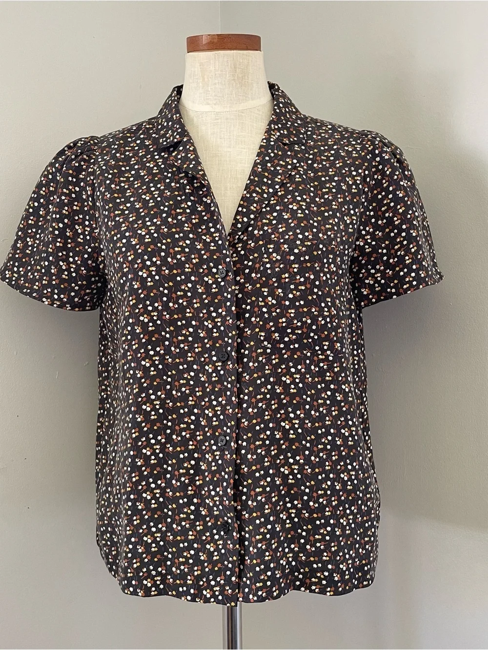 Madewell Ditsy Floral pattern Puff sleeves Camp shirt size Medium EUC